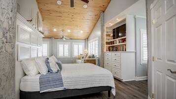 4 Schlafzimmer, Schreibtisch, Bügeleisen/Bügelbrett, Reisekinderbett