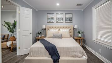 4 camere, una scrivania, ferro/asse da stiro, culla da viaggio