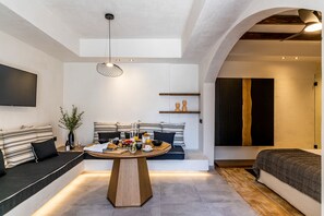 Vierbettzimmer | Individuell dekoriert, schallisolierte Zimmer, Bügeleisen/Bügelbrett