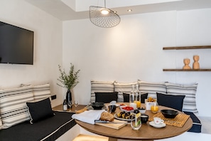 Quadruple Room | Individually decorated, soundproofing, iron/ironing board - Amer Suites Fira (Santorini)