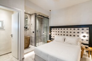 Double Room | Individually decorated, soundproofing, iron/ironing board