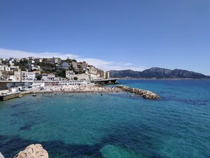 Beach nearby - Sea view apartment facing the Chateau d'If and the Iles du Frioul (Marseille)