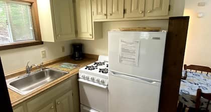 Pine Grove Cottages: Cottage 9 - Pet Friendly
