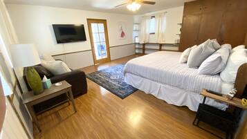 3 bedrooms, desk, iron/ironing board, free WiFi