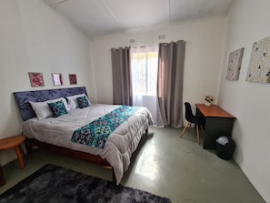 1 bedroom, desk, WiFi, bed sheets