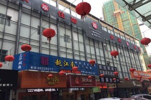 Ảnh chưa phân loại, 3 trong số 6 ảnh, nút