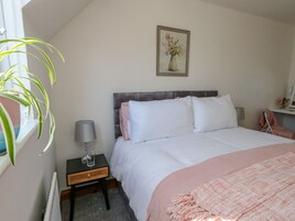 2 habitaciones, decoración personalizada y muebles diferentes 