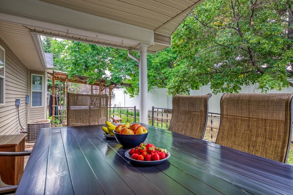 Terrace/patio - The Hidden Gem House- 3 Bedroom house with hot tub (Cedaredge)