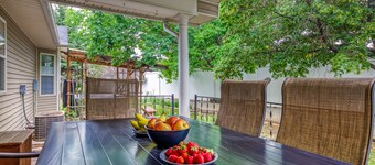 The Hidden Gem House- 3 Bedroom house with hot tub