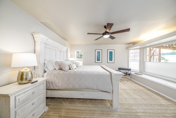 3 bedrooms, desk, iron/ironing board, travel crib