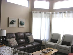 Smart TV - Luxury Golf Course Condominium (Gulf Shores)