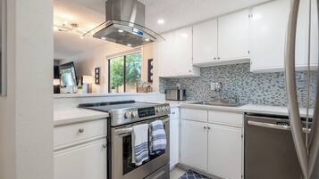 Coffee/tea maker, fridge, microwave, oven