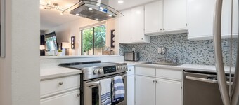 Jax Vacations 1/2 Mile to Beach, 2 bedroom, pet friendly, close to Mayo Clinic