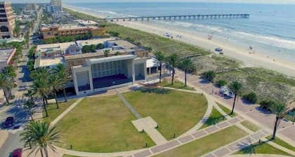 Jax Vacations 1/2 Mile to Beach, 2 bedroom, pet friendly, close to Mayo Clinic