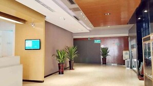 A modern lobby with a wooden ceiling, a reception desk, and potted plants. - Jinjiang Inn Select (Yangzhong Middle Yangzi Road) (Yangzhong)