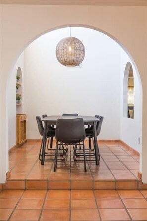 Dining - Spacious Arcadia Lite house w/ pool, mtn. views (Phoenix)