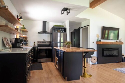 Urban Edge | Comfort & Fun: Large Game Room & Fitness Room