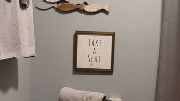 Dutxa, tovalloles, sabó i paper higiènic