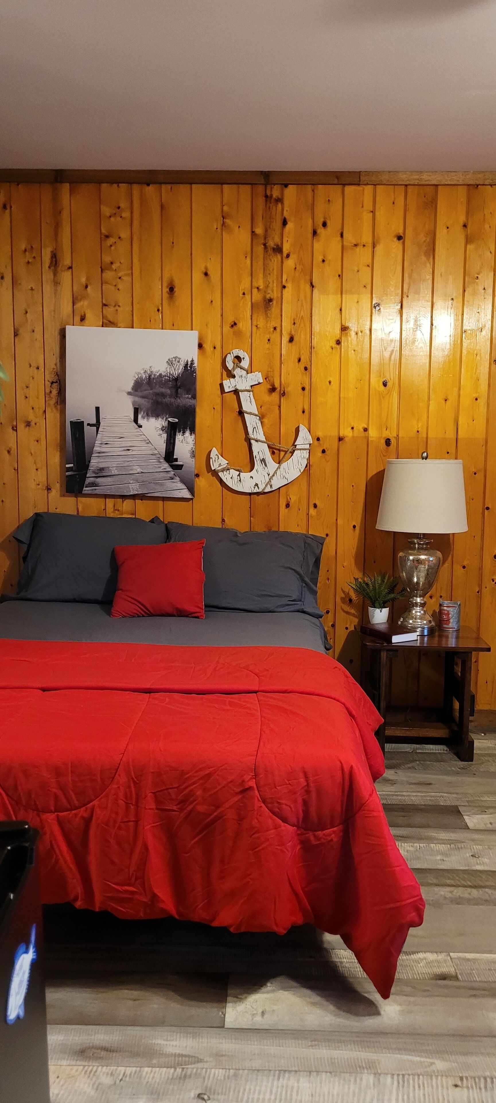 1 bedroom, bed sheets