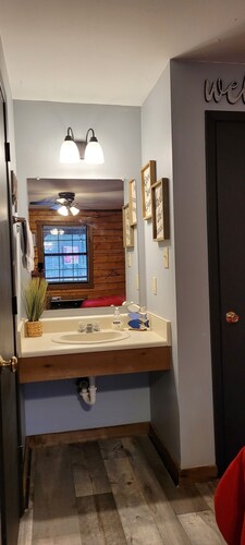 #12 Dock Holiday-Uncertain Lodge and Inn