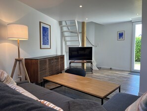 TV - Villa Fouesnant Beg Meil 150 m from the beach and paths with garden (Fouesnant)