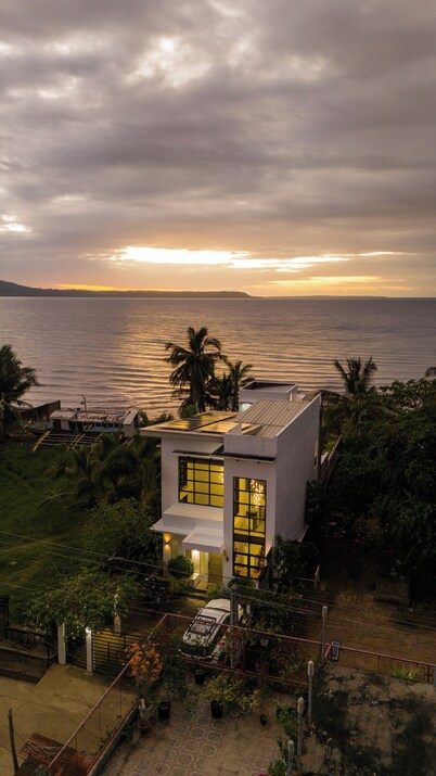 A beach house (shared space) and a romantic place during sunset!