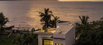 A beach house (shared space) and a romantic place during sunset!