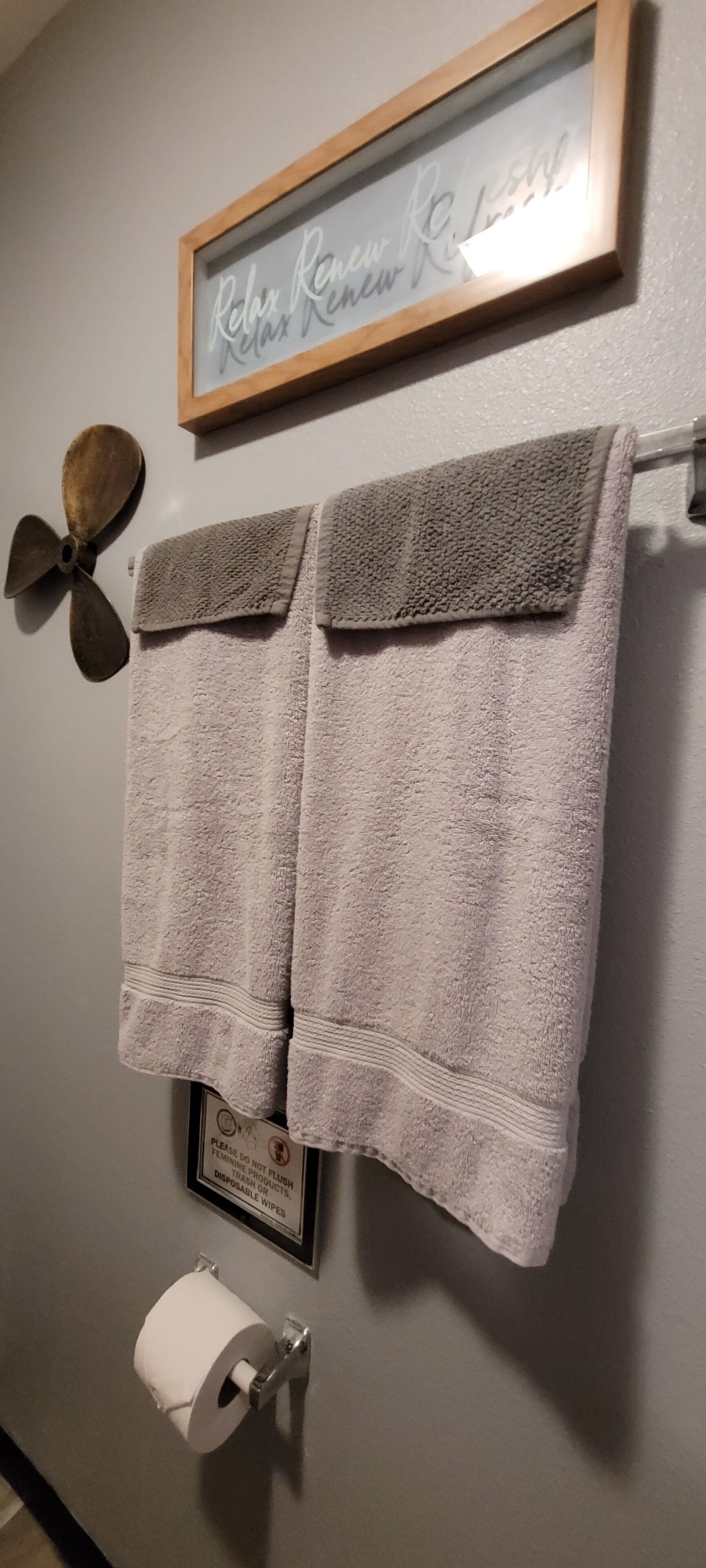 Handtücher, Seife, Toilettenpapier