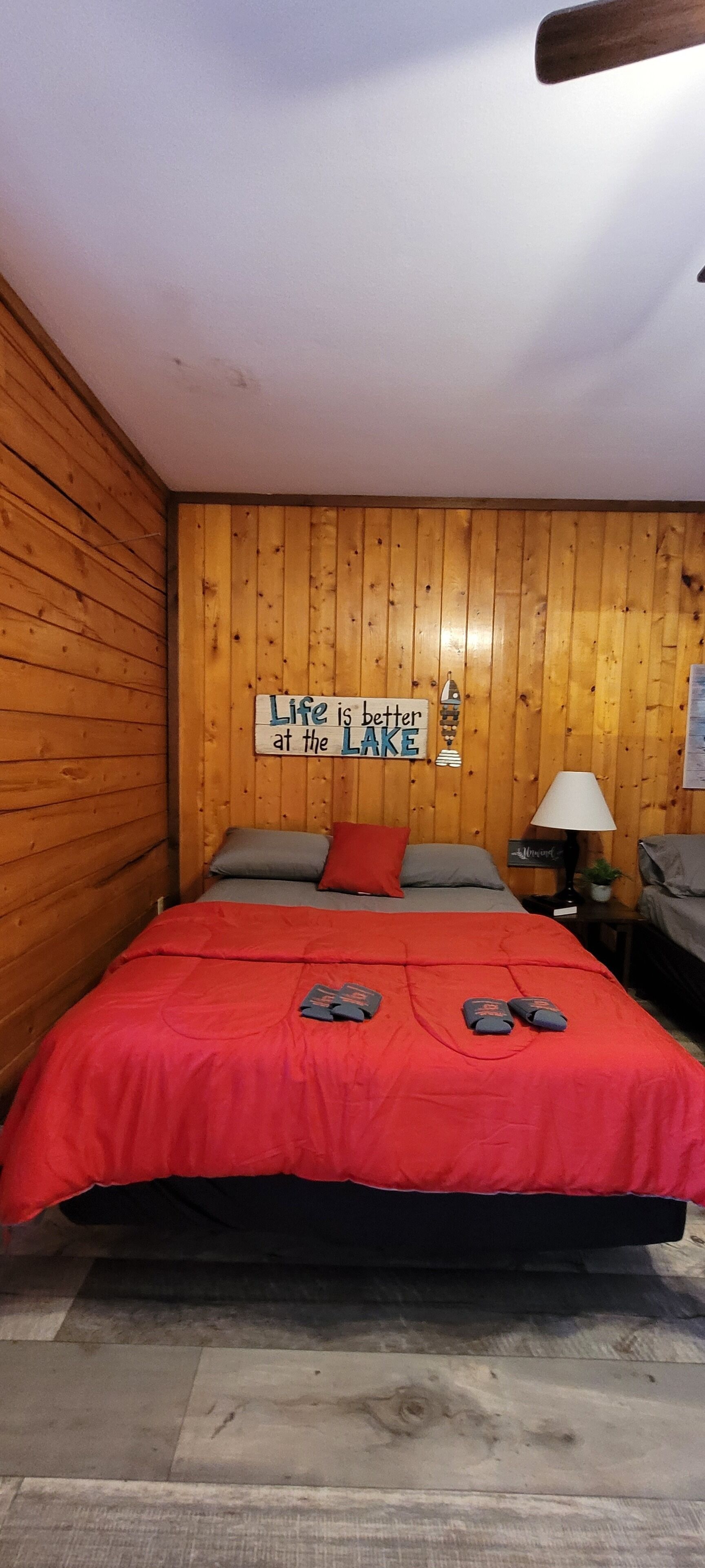 1 bedroom, bed sheets, wheelchair access