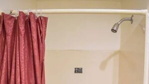 مناشف، صابون، ورق حمّام