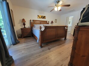 4 bedrooms, desk, iron/ironing board, free WiFi - Tropical Oasis  - Long Term 90 Day Rental (Melbourne Beach)