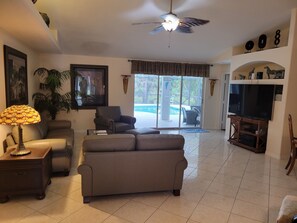 Smart TV, streaming services, printers - Tropical Oasis  - Long Term 90 Day Rental (Melbourne Beach)