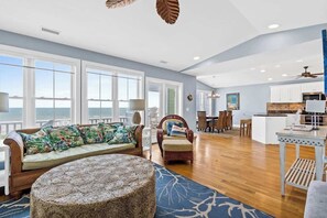 TV - Rainbow's End by Brunswick Vacation Rentals (Supply)