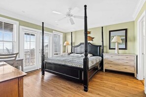 6 bedrooms, desk, free WiFi - Rainbow's End by Brunswick Vacation Rentals (Supply)
