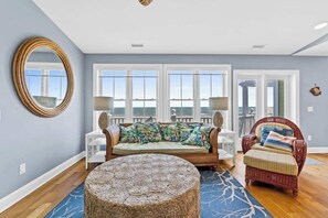 TV - Rainbow's End by Brunswick Vacation Rentals (Supply)