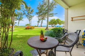 Outdoor dining - Islander On The Beach 163 Oceanfront Studio (Kapaa)