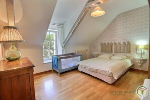 4 habitaciones, escritorio, tabla de planchar con plancha y wifi gratis