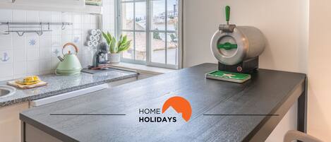 ثلاجة، ميكروويف، فرن، موقد طهي مسطح