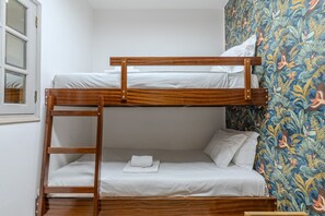 3 chambres, fer et planche à repasser, Wi-Fi gratuit