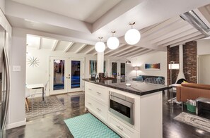 Interior - Desert House-A Relaxing Mid-Century Oasis (Palm Springs)