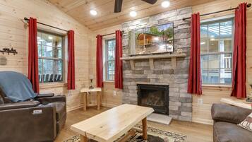 Una Smart TV, una chimenea