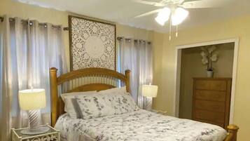 3 chambres, fer et planche à repasser, Wi-Fi gratuit, draps fournis