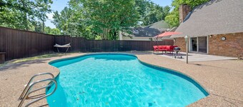Serene & Spacious Family Retreat w/ Pool. Park and St. Francis Hospital Nearby.