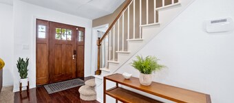 5 minutes to St. Francis Hospital • Central • Great for families