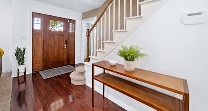 5 minutes to St. Francis Hospital • Central • Great for families