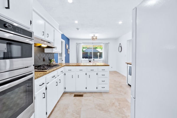 KĂŒhlschrank, Mikrowelle, Ofen, Herdplatte