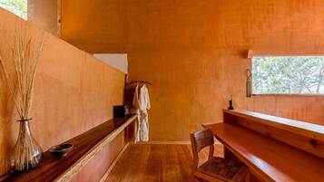 EcoLodge | Individually decorated, individually furnished, laptop workspace