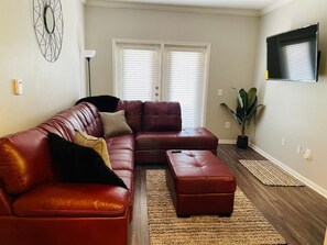 Living area - Luxury Executive 1-bdrm by Med Center/NRG (Houston)