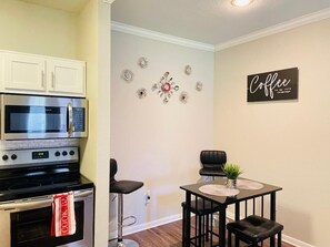 Private kitchen - Luxury Executive 1-bdrm by Med Center/NRG (Houston)