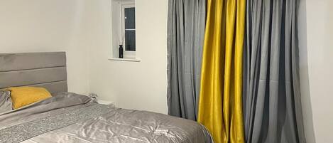 3 bedrooms, premium bedding, desk, iron/ironing board